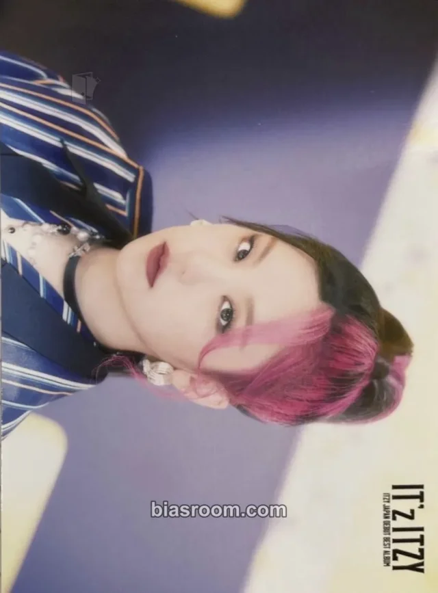 ITZY - Yeji - IT’z ITZY Album trading card japan merch photocard non-standard size