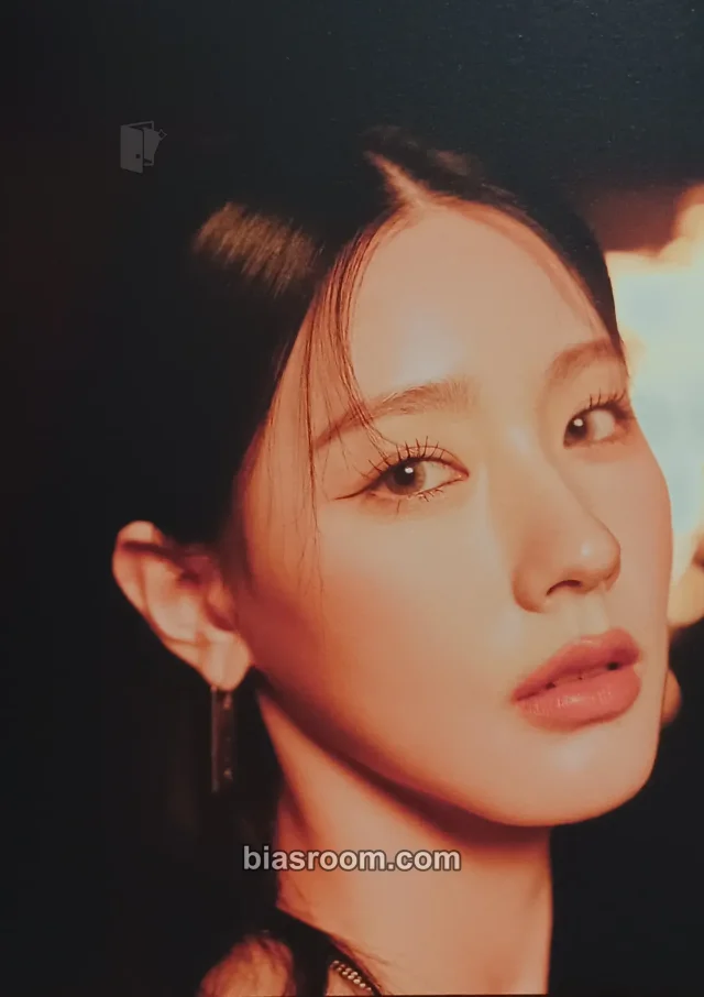 i-dle - Miyeon - HEAT Album postcard set flare version
