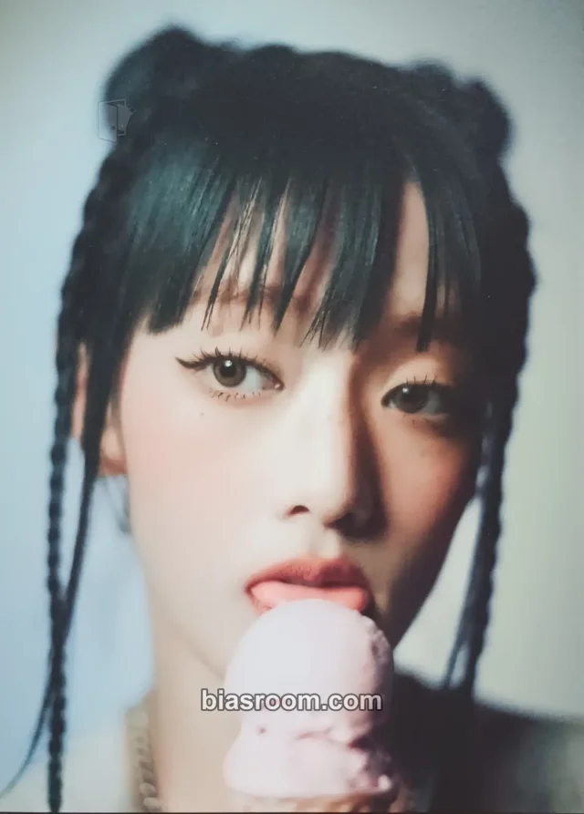 i-dle - Minnie - HEAT Album postcard set flare version