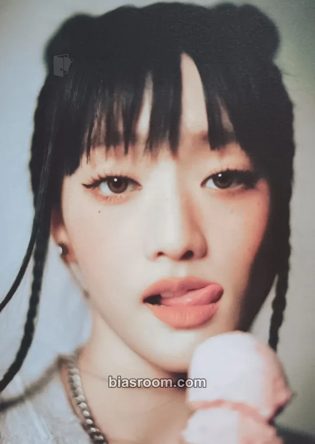 i-dle - Minnie - HEAT Album postcard set flare version