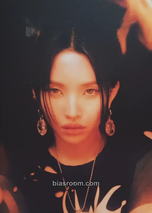 i-dle - Soyeon - HEAT Album postcard set flare version