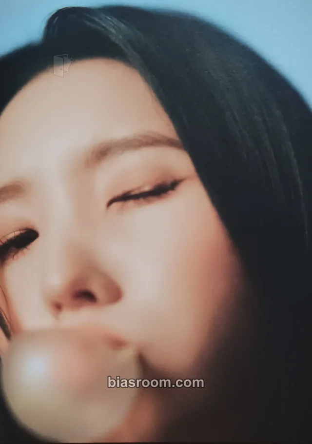 i-dle - Soyeon - HEAT Album postcard set flare version