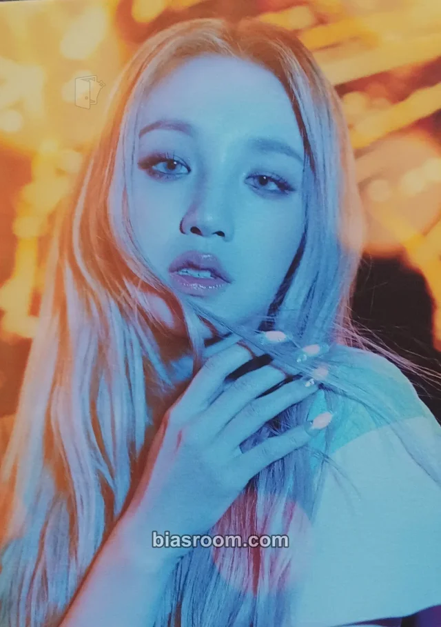 i-dle - Yuqi - HEAT Album postcard set flare version