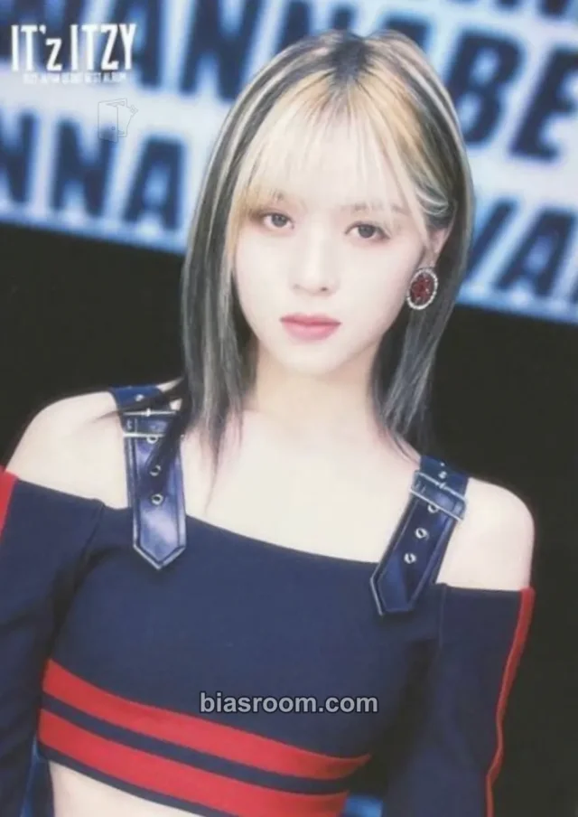 ITZY - Ryujin - IT’z ITZY Album trading card non-standard size merch photocard japan
