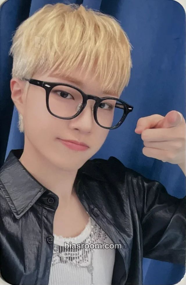 cmo8xr6dc0017jn04lzb12kiy Album photocard