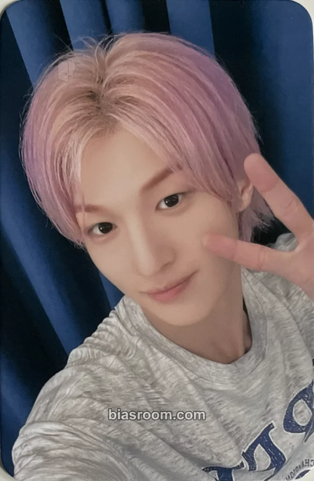 cmo8xr6dc0017jn04lzb12kiy Album photocard