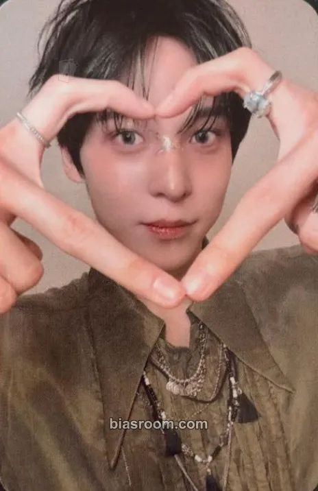 Yunho GOLDEN HOUR : Part.5 Photocard - ATEEZ - ATEEZ K-pop photocard