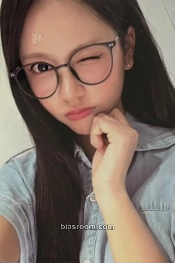 Carmen Lemon Tang Photocard - Hearts2Hearts - Hearts2Hearts K-pop photocard