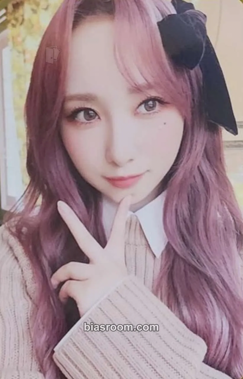 Juri Season's Greetings 2023 Photocard - Rocket Punch - Rocket Punch K-pop photocard