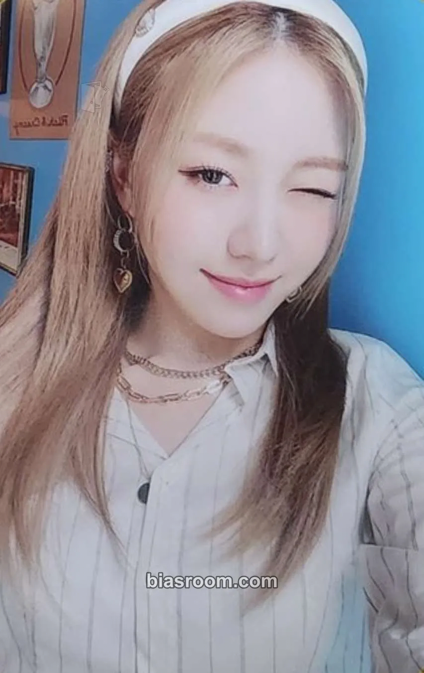 Dahyun Season's Greetings 2023 Photocard - Rocket Punch - Rocket Punch K-pop photocard
