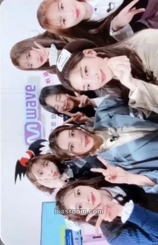 Weeekly - We Can Album mwave/mnet plus merch meet & greet