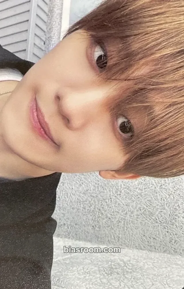 hrtz.wav - Yoon Youngjun - The First Wave Album whosfan video call (fancall) round 2