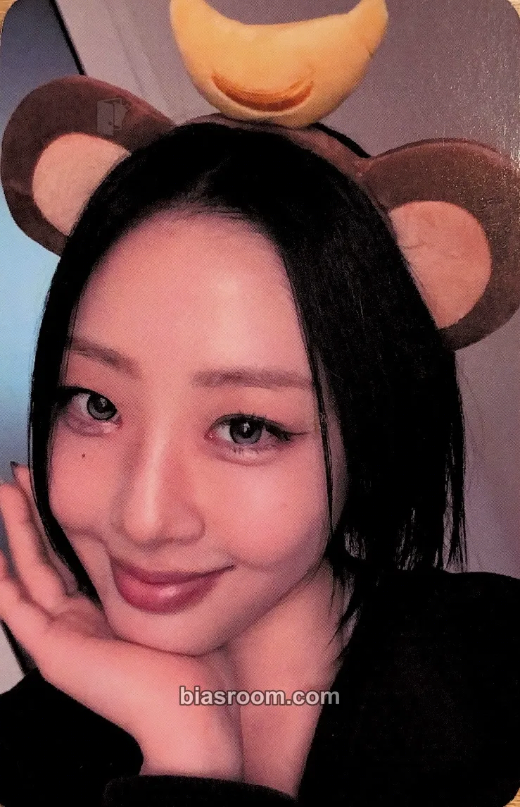 Yves Nail Photocard - Yves - Yves K-pop photocard