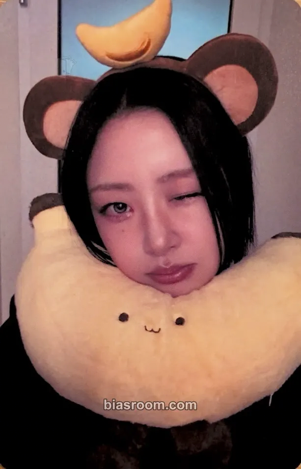 Yves Nail Photocard - Yves - Yves K-pop photocard