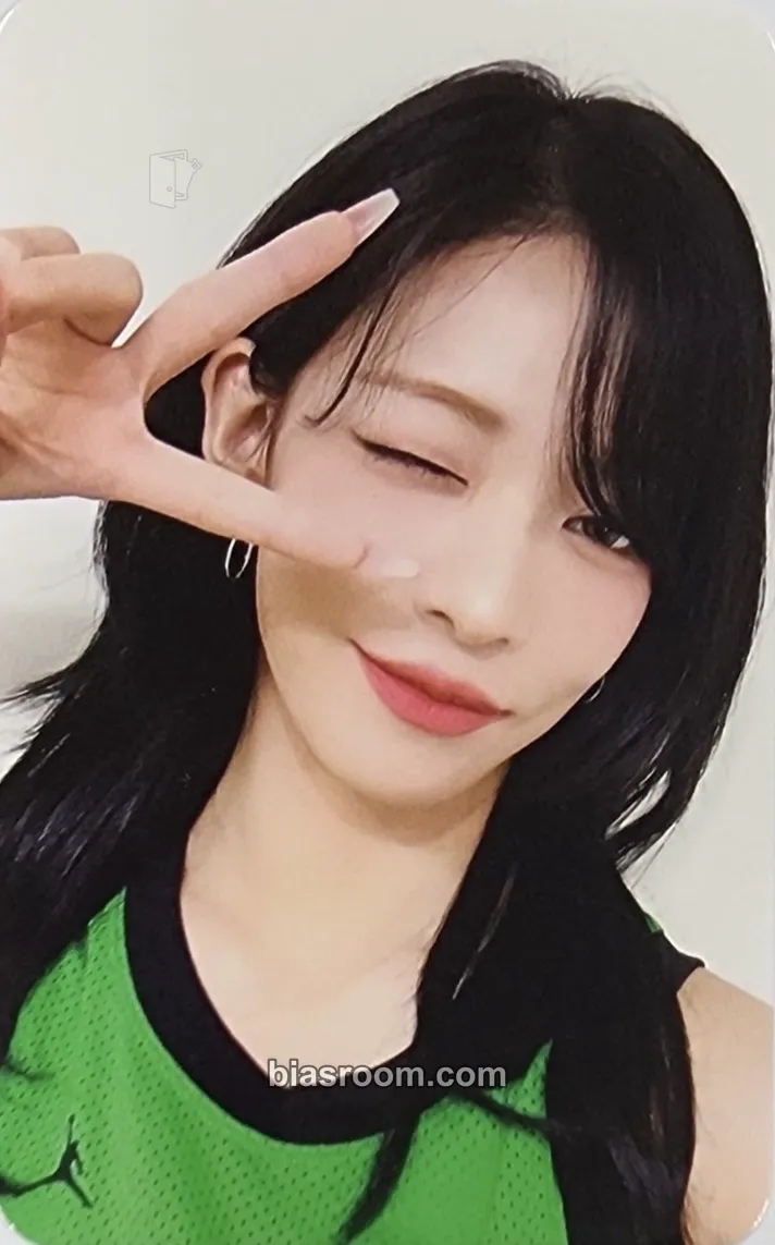 Chaeyoung Unlock My World Photocard - fromis_9 - fromis_9 K-pop photocard