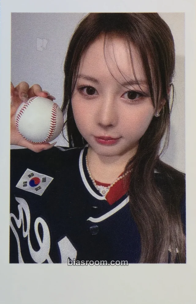 tripleS - Hyerin - Assemble25 Album jump up fansign polaroid