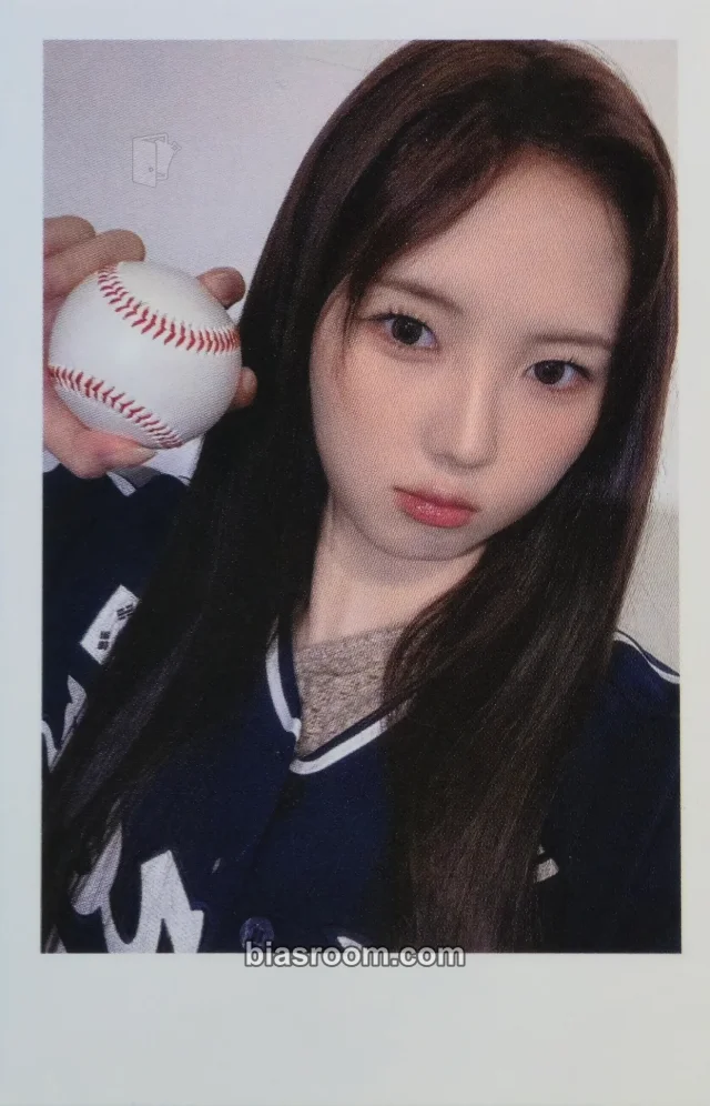 tripleS - Jiwoo - Assemble25 Album jump up fansign polaroid
