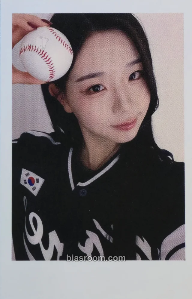 tripleS - Chaeyeon - Assemble25 Album jump up fansign polaroid