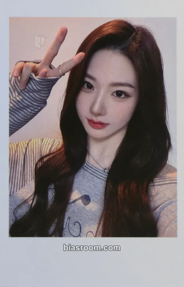 tripleS - Xinyu - Beyond Beauty Album jump up video call (fancall) polaroid