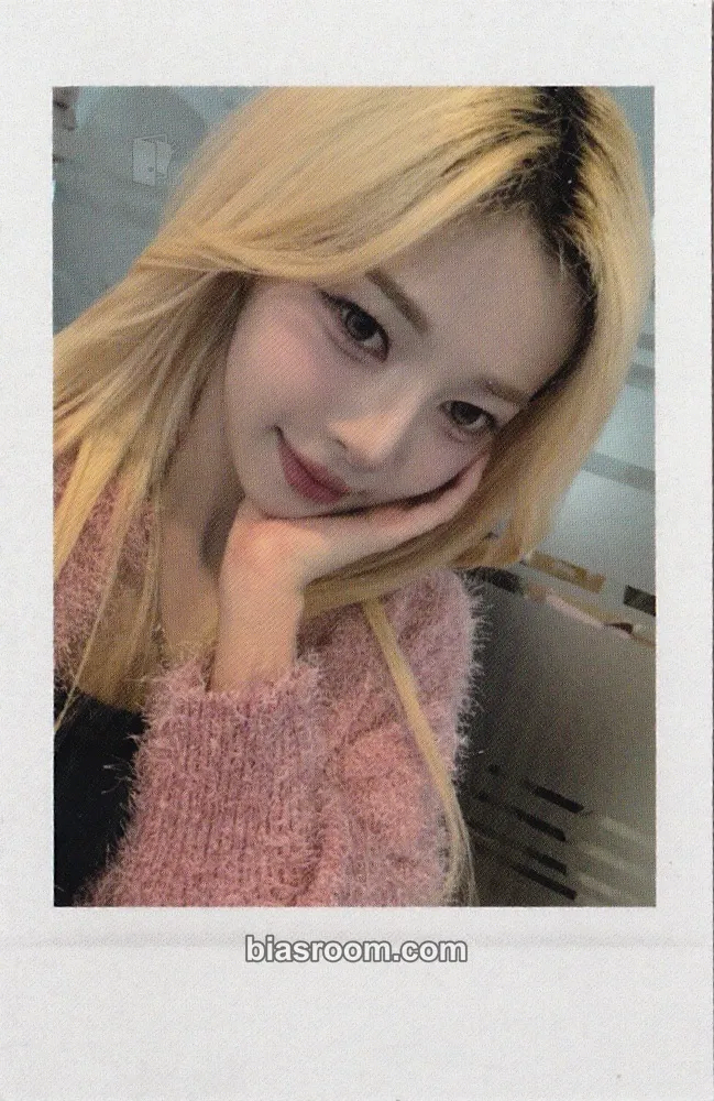 Dahyun Beyond Beauty Photocard - tripleS - tripleS K-pop photocard