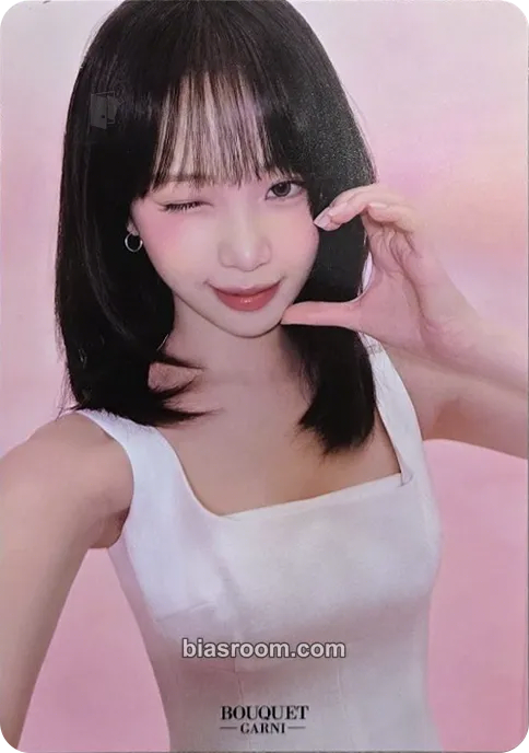 Kim Chaewon Bouquet Garni x Kim Chaewon Photocard - LE SSERAFIM - LE SSERAFIM K-pop photocard