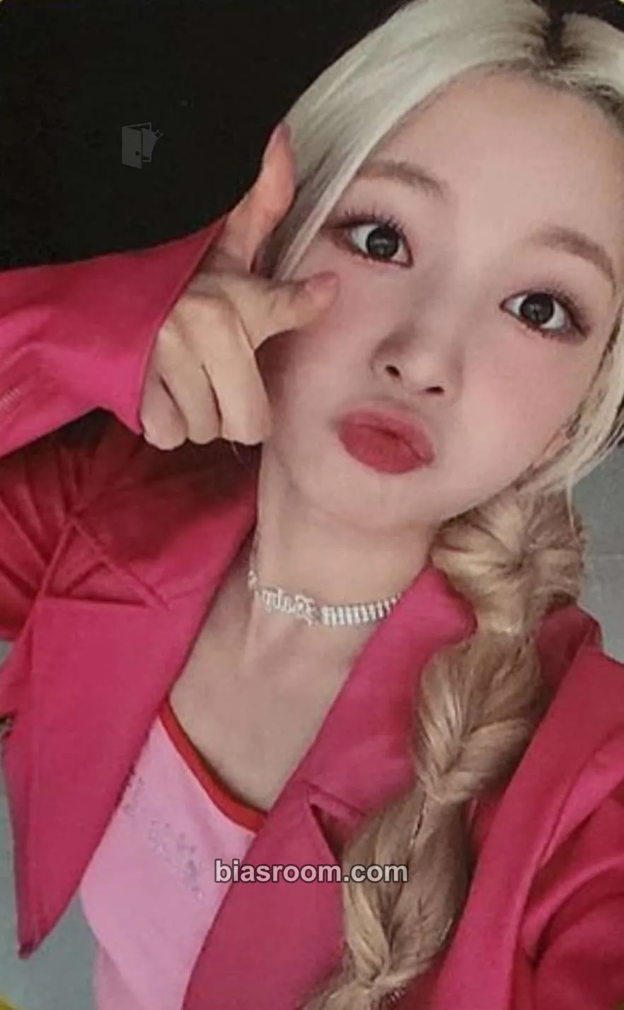 Yeonhee Flash Photocard - Rocket Punch - Rocket Punch K-pop photocard