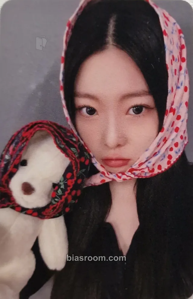 ICHILLIN’ - Jackie - ICHILLIN' 2025 Season's Greetings - Office (Poca Album) Other makestar round 7 video call (fancall) season's greetings