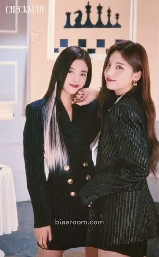 ITZY The 1st World Tour 'Checkmate' Photocard - ITZY - ITZY K-pop photocard