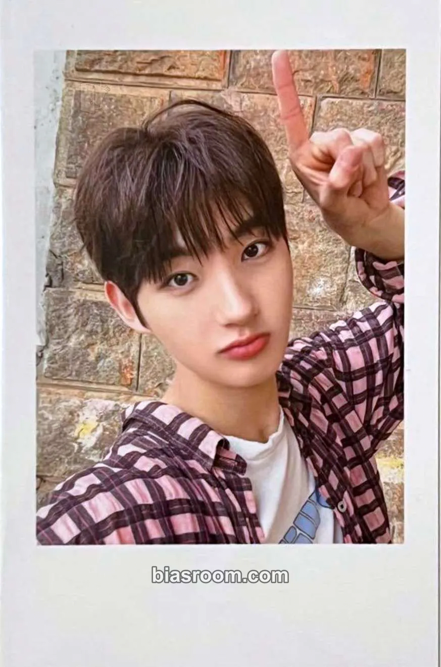 Kim HeeJu unevermet Photocard - idntt - idntt K-pop photocard