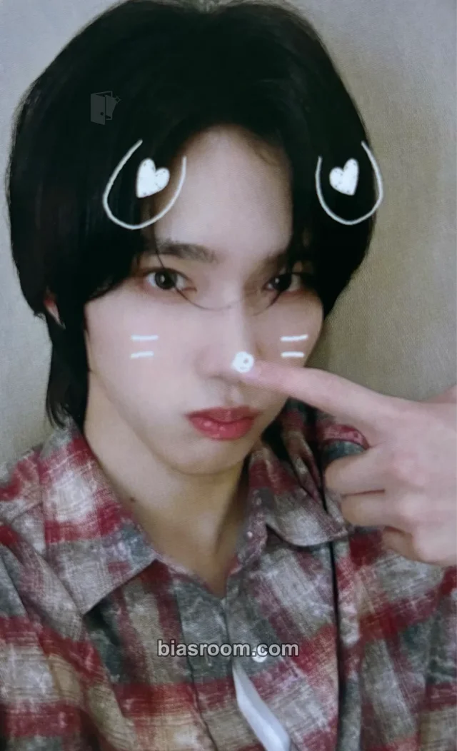 LUN8 - Chael - Butterfly Album jump up round 3 fansign