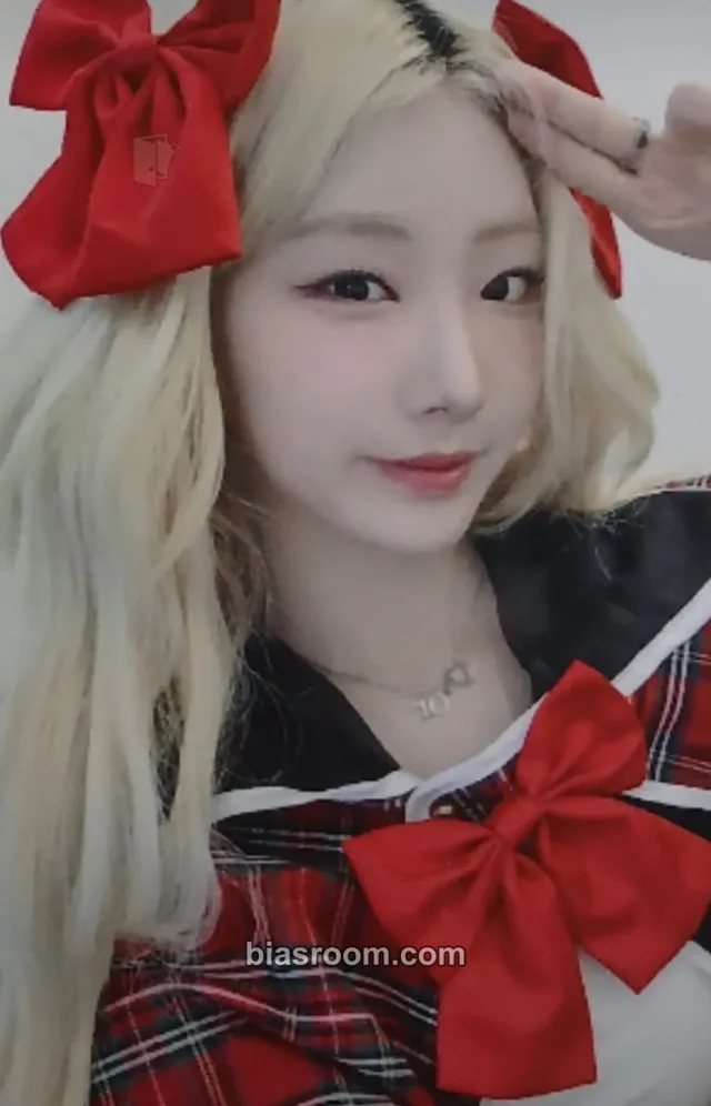 Yeojin - YeoJin - Lv2 Album everline fansign round 1