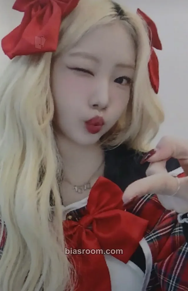 Yeojin - YeoJin - Lv2 Album everline fansign round 1