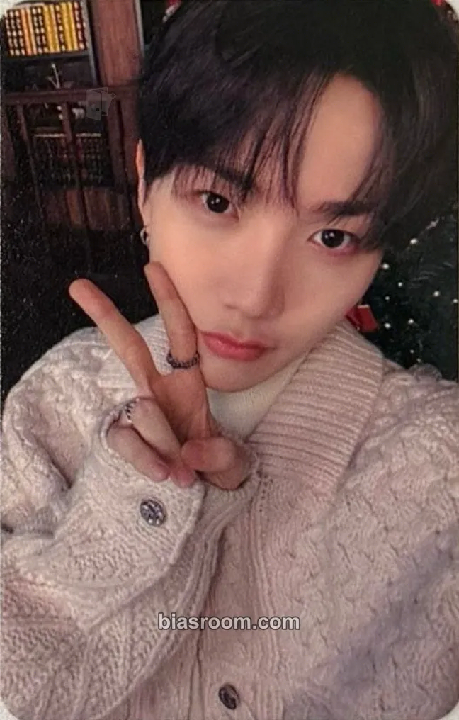 Hyunbin VCF Photocard - ALL(H)OURS - ALL(H)OURS K-pop photocard