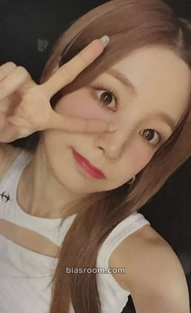 Rocket Punch - Yeonhee - Boom Album everline video call (fancall) round 2