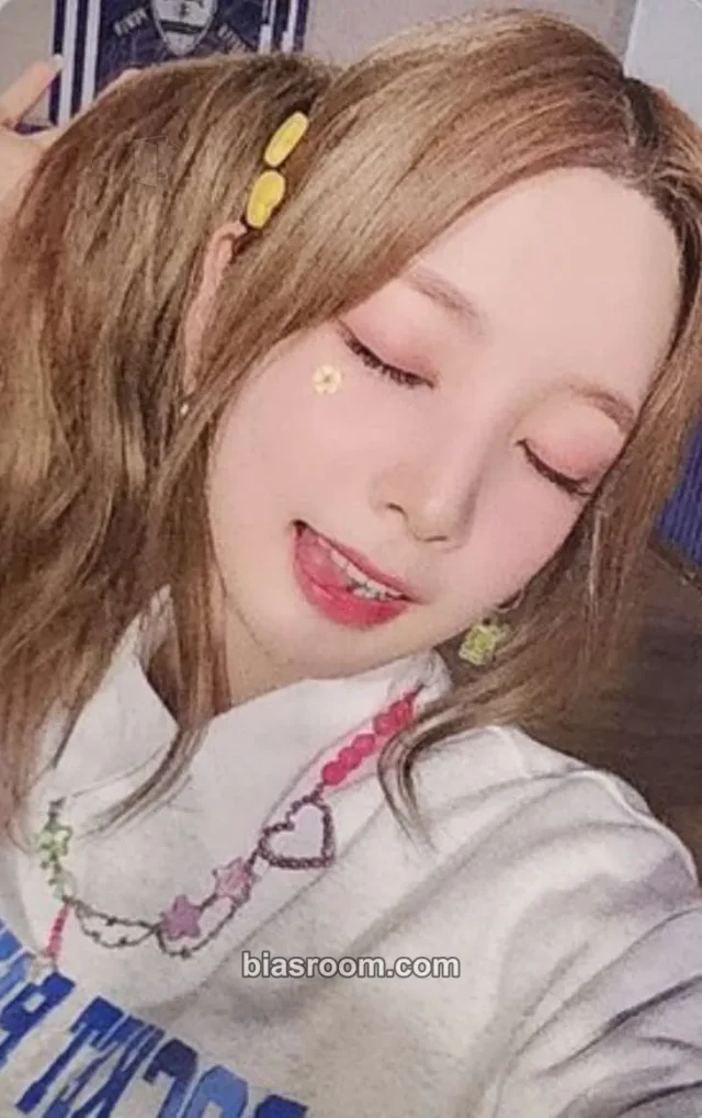 Rocket Punch - Yeonhee - Boom Album everline video call (fancall) round 1