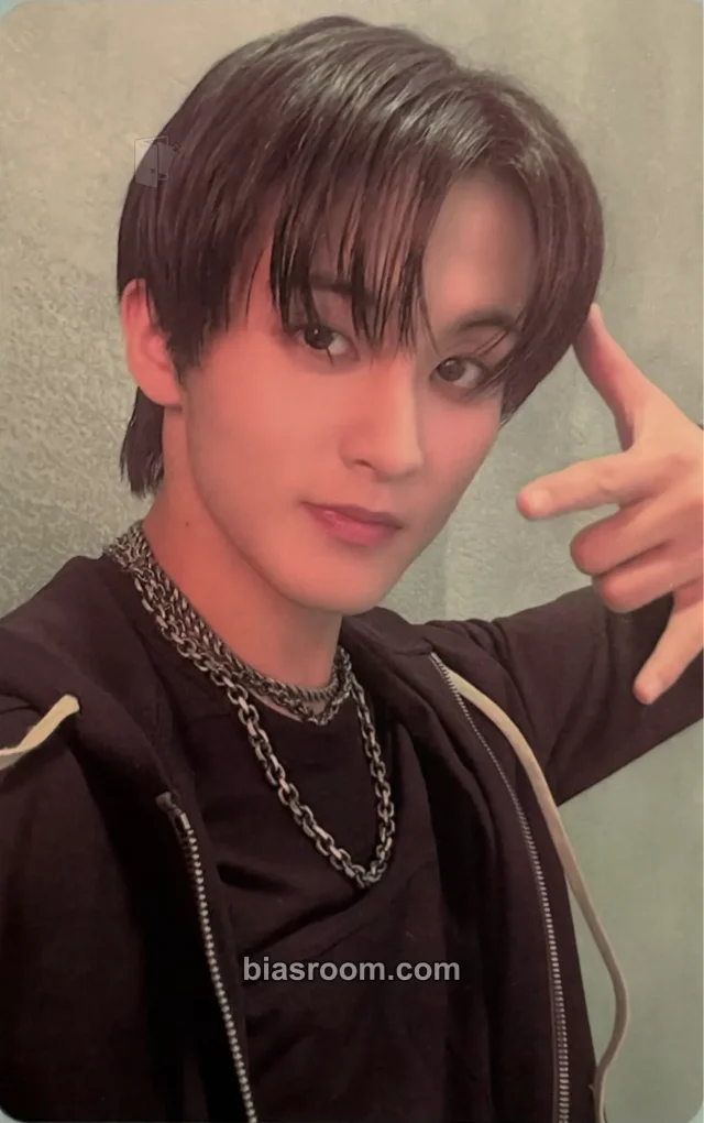 NCT 127 - Mark - Walk Album character card version kmstation pob (pre-order benefit)