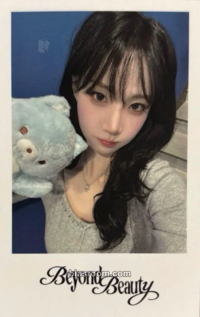 tripleS - Nakyoung - Beyond Beauty Album hellolive video call (fancall) round 1 polaroid