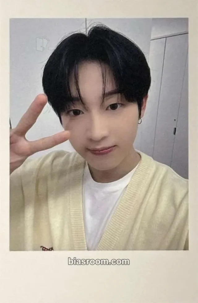 idntt - Han YeJoon - yesweare Album jump up round 16 polaroid 1:1 video call (fancall)