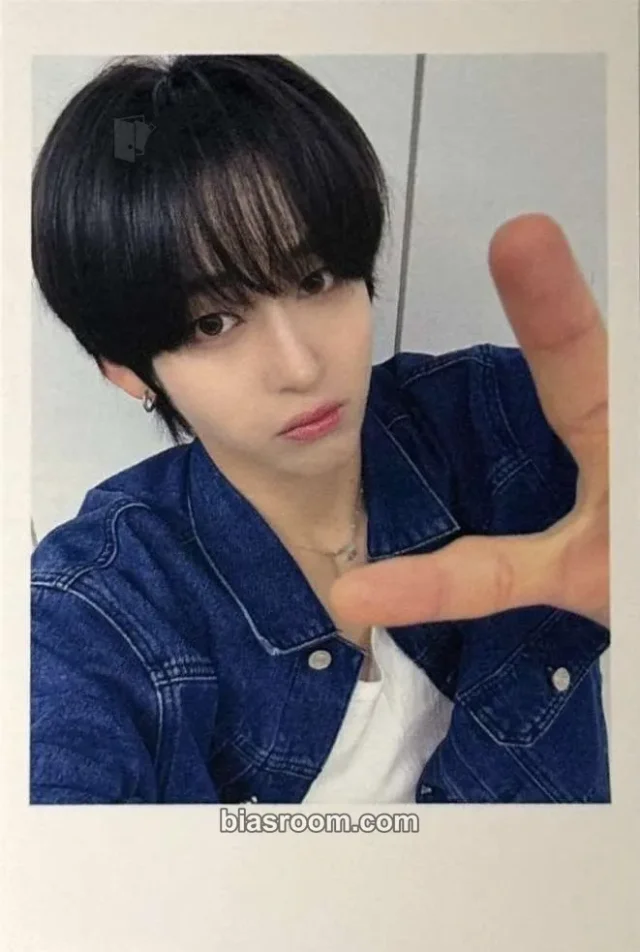 idntt - ToWa - yesweare Album jump up round 16 polaroid 1:1 video call (fancall)