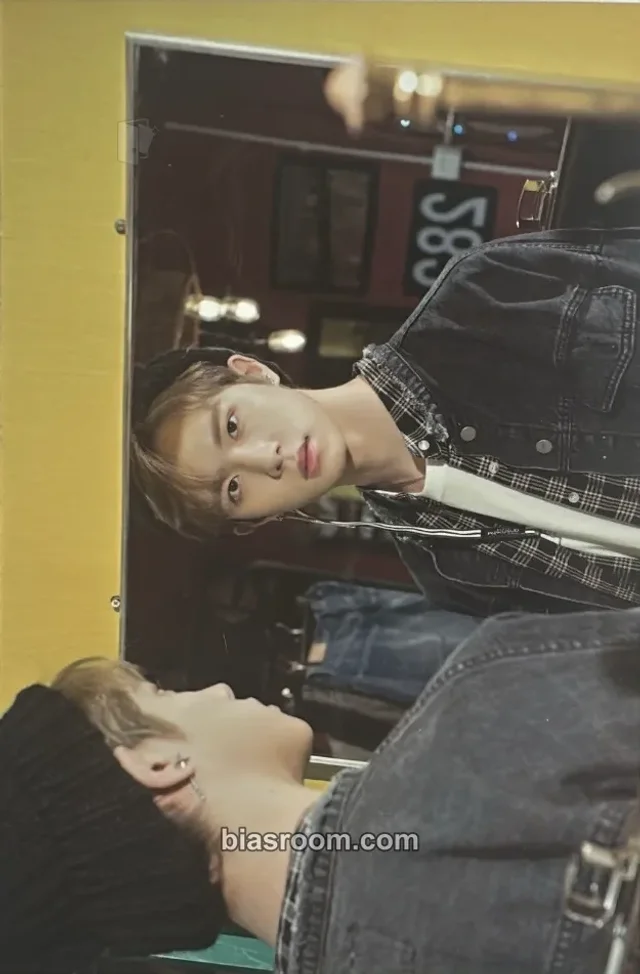 JBJ - Donghan - JBJ The 1st Photobook and DVD 'THE MOMENT' in Macau Other photobook inclusion dvd/blu-ray inclusion postcard