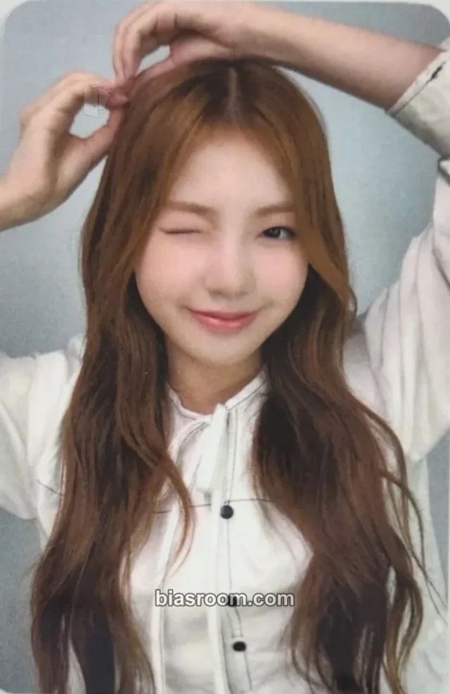 UNIS - Yoona - CURIOUS Album withmuu/withdrama video call (fancall) round 6