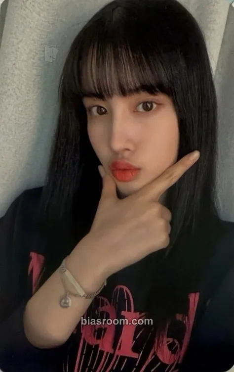 Yoon YOUNG-LUV.COM Photocard - STAYC - STAYC K-pop photocard