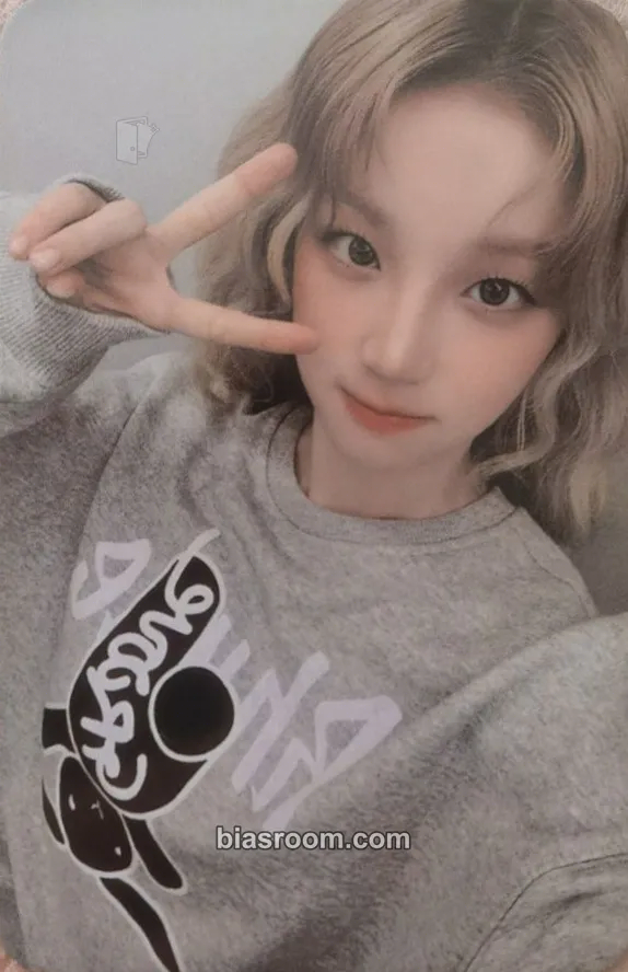Yuqi Yuqi x grooverhyme Photocard - i-dle - i-dle K-pop photocard