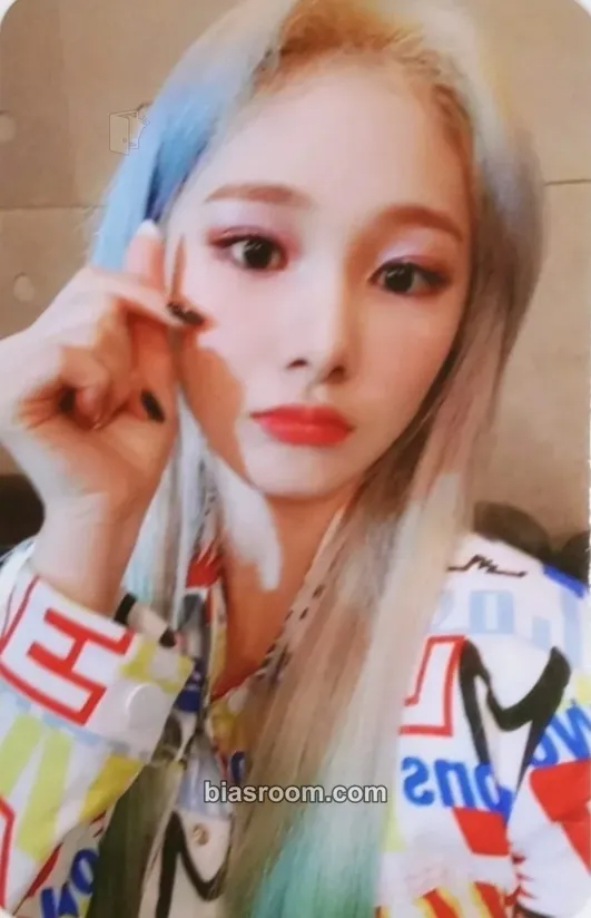 Mia Reminiscence Photocard - EVERGLOW - EVERGLOW K-pop photocard