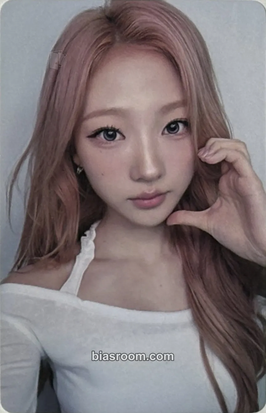 Stella Lemon Tang Photocard - Hearts2Hearts - Hearts2Hearts K-pop photocard