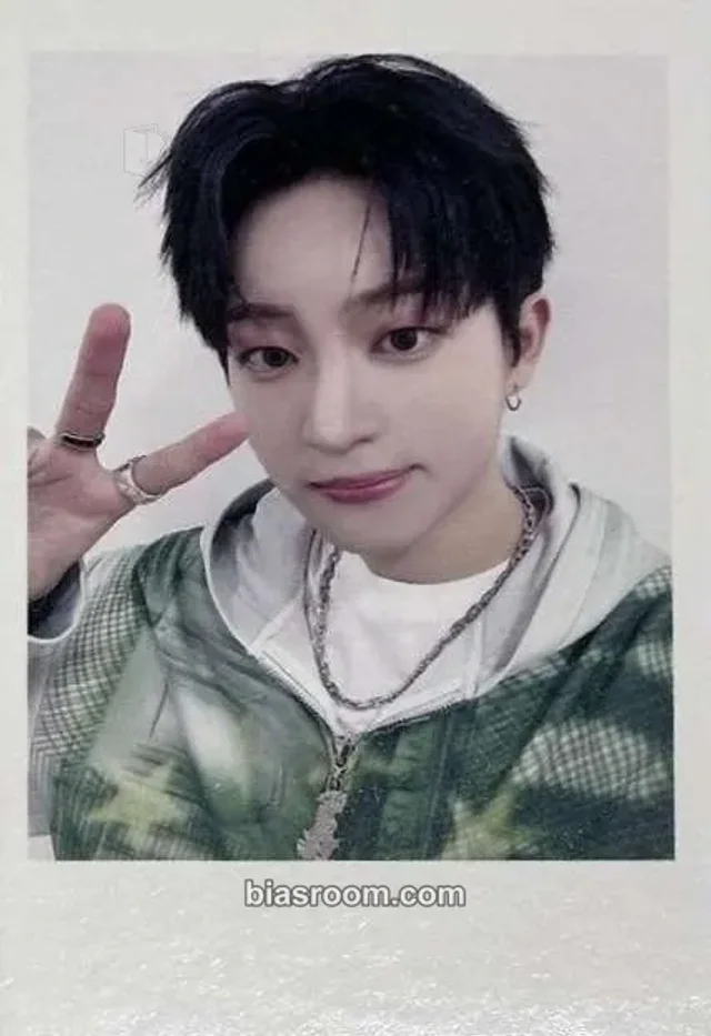 idntt - Han YeJoon - yesweare Album jump up round 1 fansign polaroid