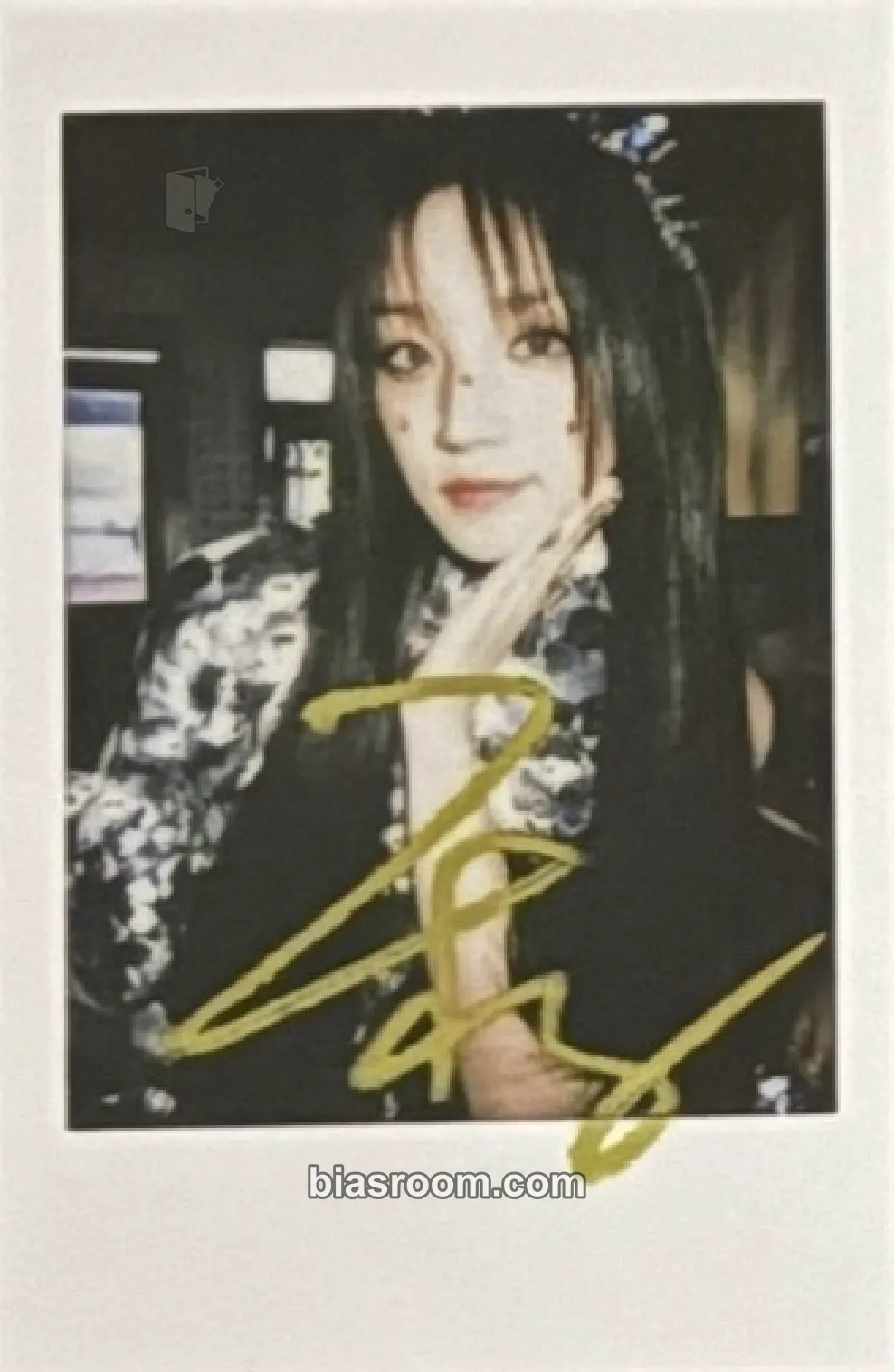 Yuqi Yuqi x Metal Magazine Photocard - i-dle - i-dle K-pop photocard