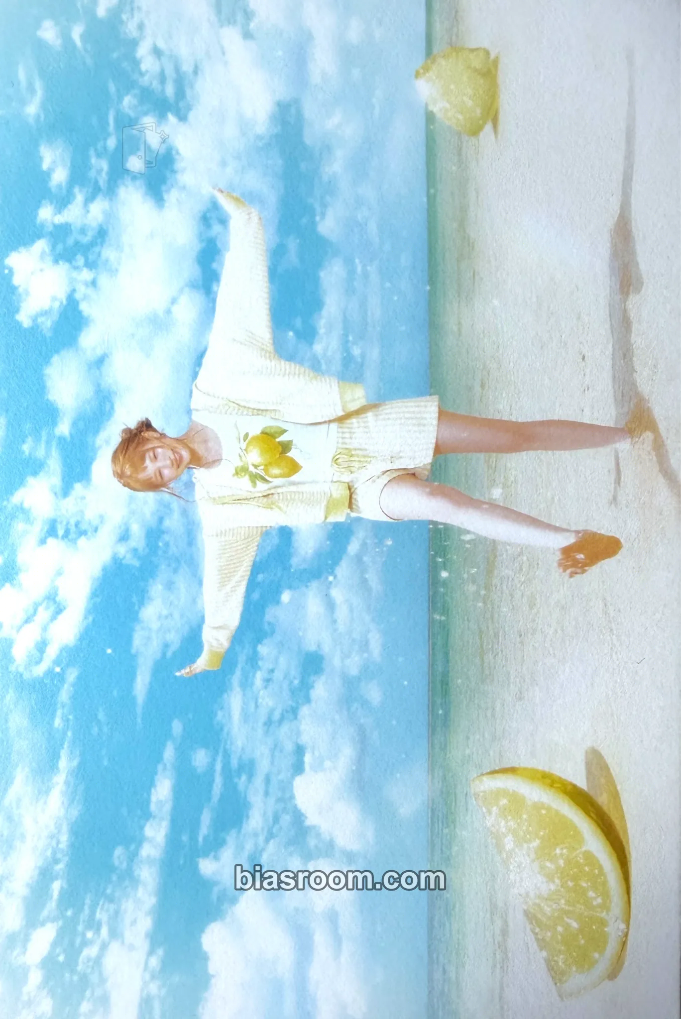 Ye-on Lemon Tang Photocard - Hearts2Hearts - Hearts2Hearts K-pop photocard