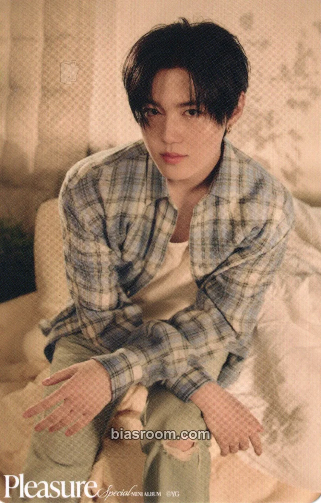 TREASURE - Doyoung - Pleasure Album japan green version pop-up merch photocard