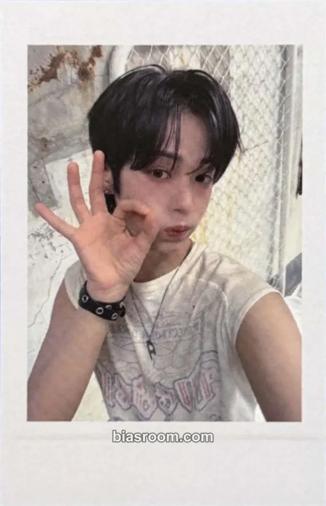 idntt - Hwang EunSoo - itsnotover Album apple music pob (pre-order benefit) polaroid